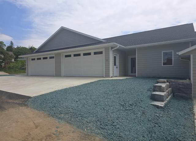 Property at 709 Washington St #2, Decorah, IA 52101, 2 beds, 2 baths