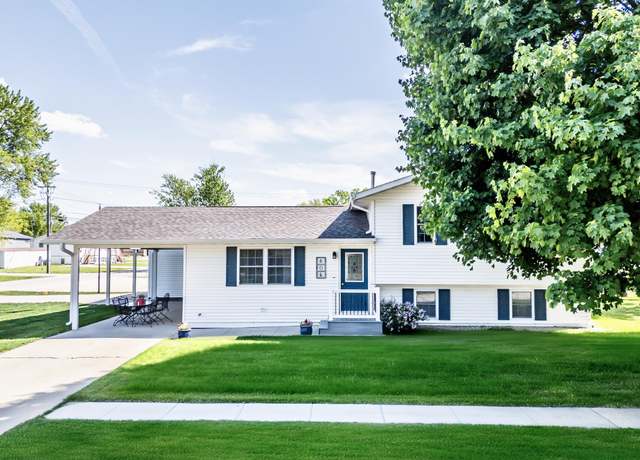 Property at 406 Forest St, Fairbank, IA 50629, 3 beds, 2 baths