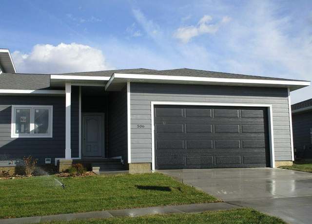 Property at 405 Golden Ln, Cedar Falls, IA 50613, 2 beds, 2 baths
