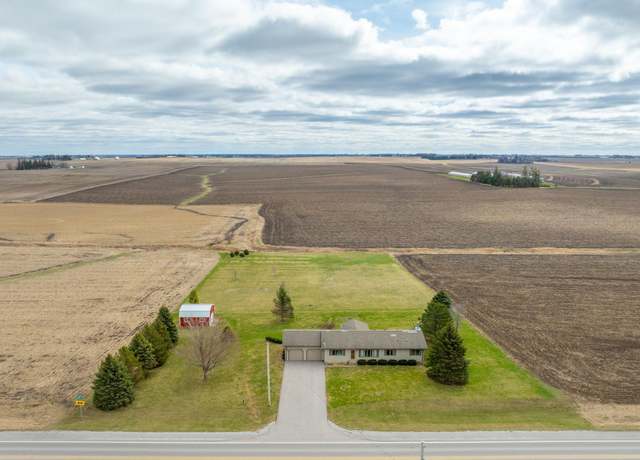 Property at 4515 Grundy Rd, Cedar Falls, IA 50613, 4 beds, 3 baths