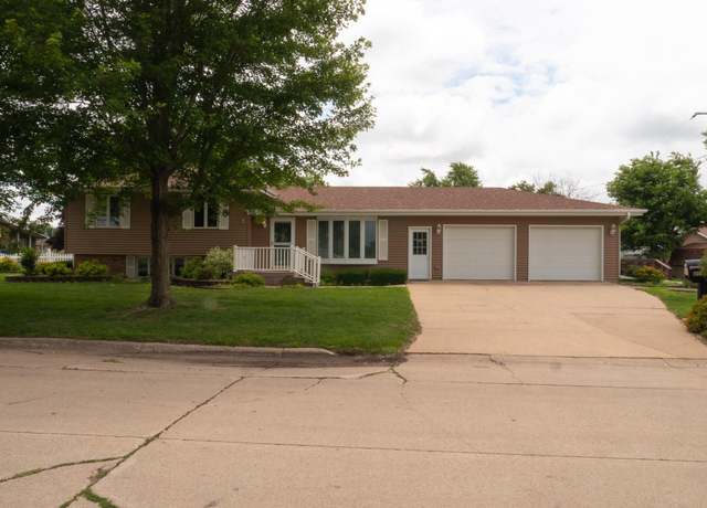 Property at 1104 21st Ave, Charles City, IA 50616, 3 beds, 2 baths