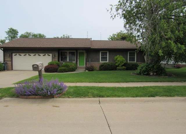 Property at 2204 Deb Ann Lane Ln NE, Cedar Rapids, IA 52402, 3 beds, 2 baths