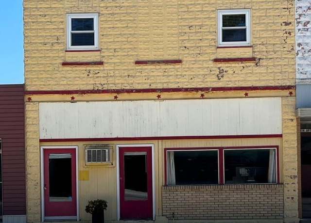 Property at 318 Main St, Readlyn, IA 50668, 4 beds, 2.5 baths