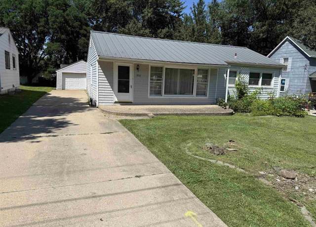 Property at 1918 Castle St, Waterloo, IA 50701, 3 beds, 1.5 baths