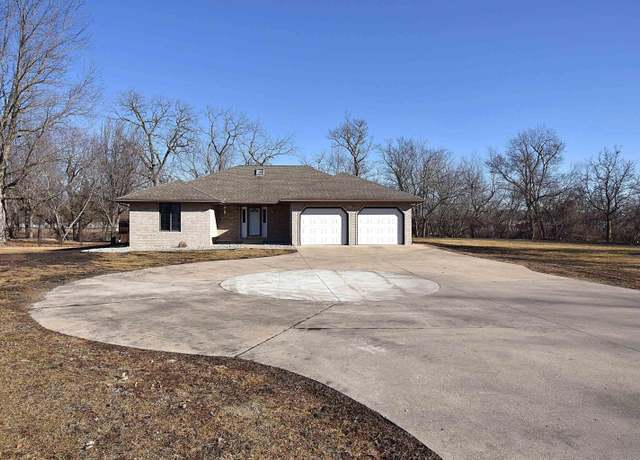 Property at 810 SW 3rd Ave, Independence, IA 50644, 3 beds, 2 baths