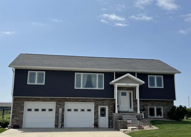 Property at 1316 Circle Dr, Parkersburg, IA 50665, 3 beds, 2.5 baths