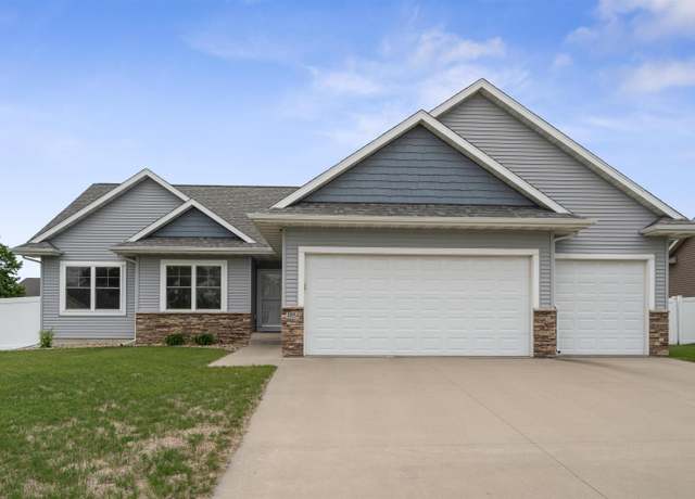 Property at 4854 Yellowstone Dr, Waterloo, IA 50701, 3 beds, 2 baths