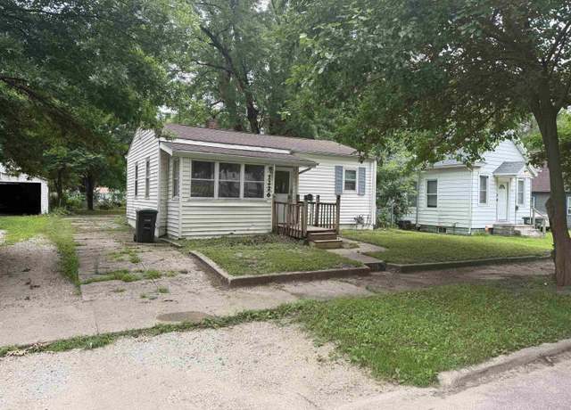Property at 1226 Lincoln St, Waterloo, IA 50703, 2 beds, 1 bath