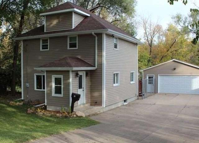 Property at 95 Joy Dr, Waterloo, IA 50701, 3 beds, 1 bath