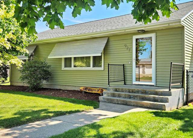 Property at 927 SW 1st St, Waverly, IA 50677, 3 beds, 1 bath