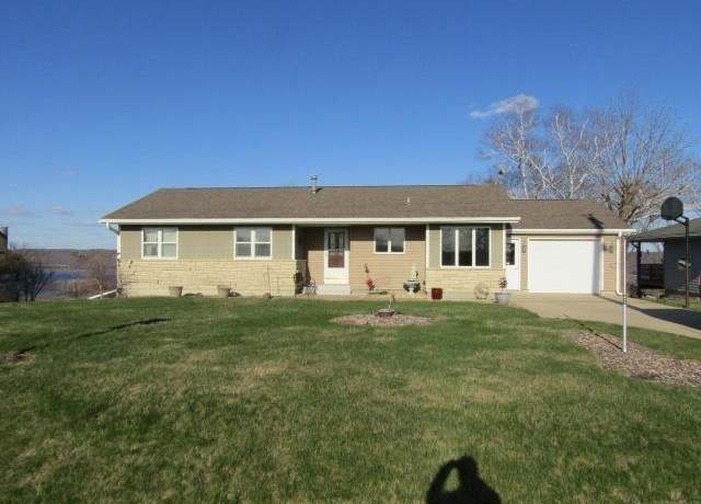 Property at 907 Acre Street St, Guttenberg, IA 52052, 4 beds, 2 baths