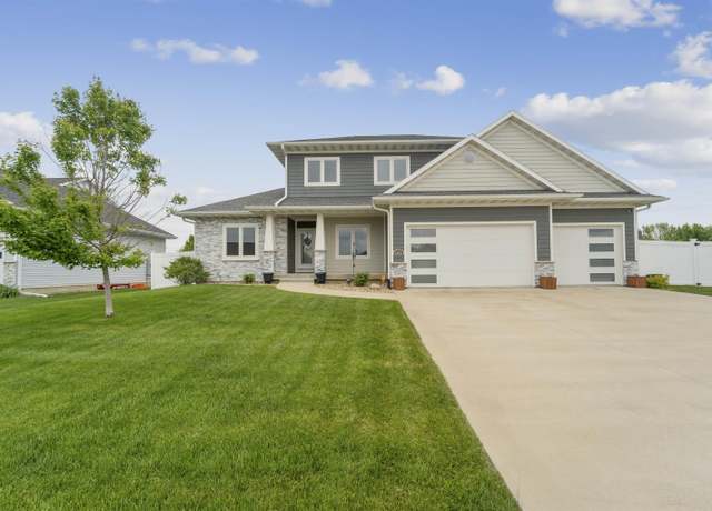 Property at 1809 Vera Way, Cedar Falls, IA 50613, 5 beds, 3.5 baths
