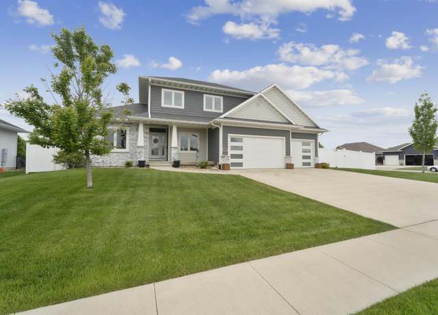 Property at 1809 Vera Way, Cedar Falls, IA 50613, 5 beds, 3.5 baths