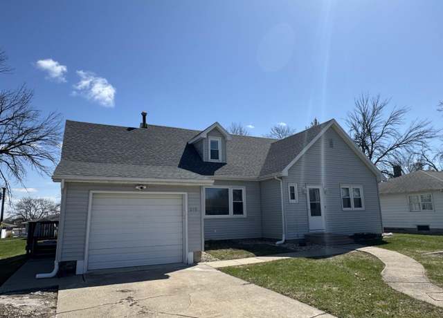 Property at 218 8th St, Aplington, IA 50604, 4 beds, 2 baths