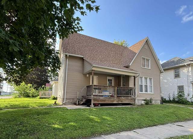 Property at 69 Lafayette St, Waterloo, IA 50703, 4 beds, 1.5 baths