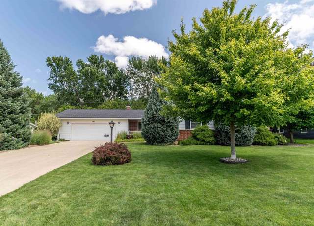 Property at 847 Lynkaylee Dr, Waterloo, IA 50701, 3 beds, 2.5 baths