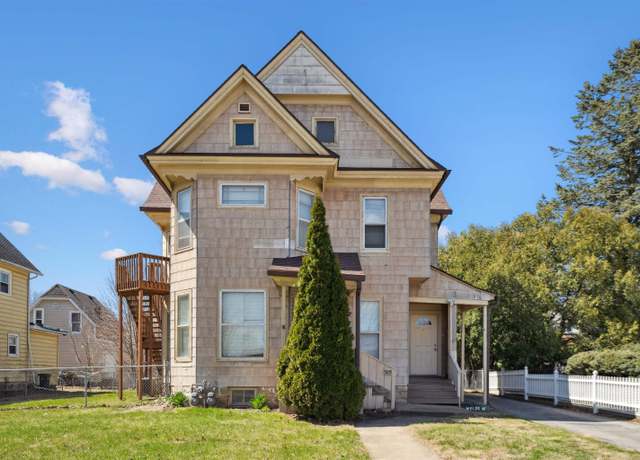 Property at 915 Clay St, Cedar Falls, IA 50613, 5 beds, 2 baths