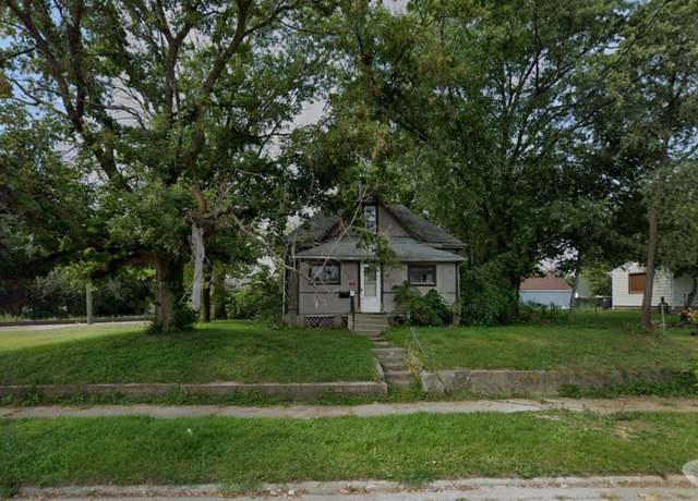 Property at 1005 Columbia St, Waterloo, IA 50703, 3 beds, 1 bath