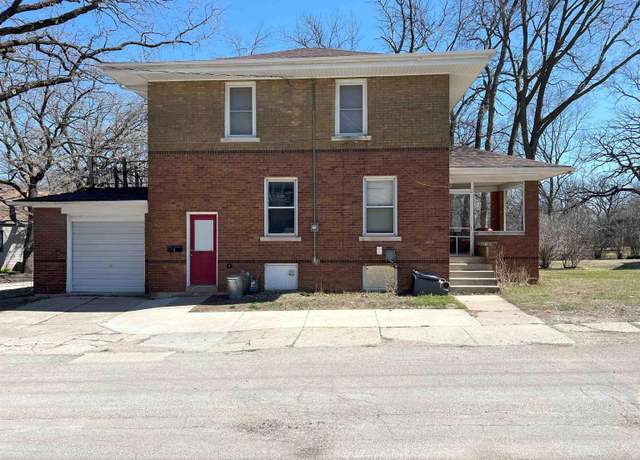 Property at 5 Willow Dr Dr, Mason City, IA 50401, 3 beds, 1 bath
