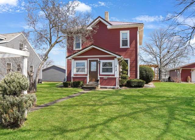 Property at 812 Blackhawk St, Reinbeck, IA 50669, 4 beds, 2 baths