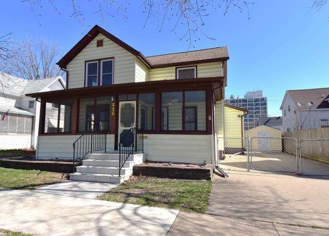 Property at 215 Randolph St, Waterloo, IA 50701, 3 beds, 2 baths
