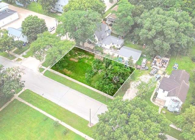 Property at 400 NW 2nd St, Independence, IA 50644
