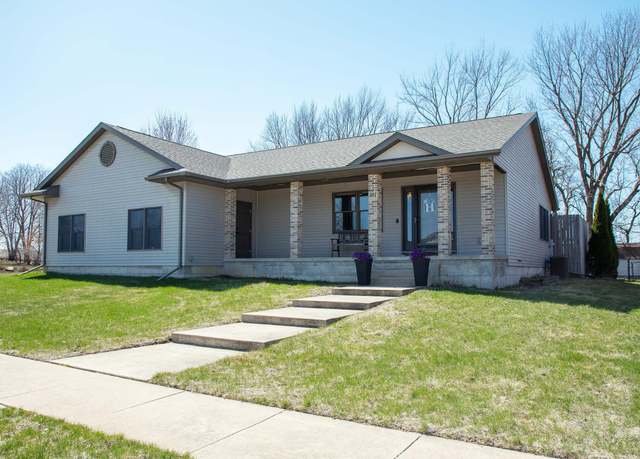 Property at 301 NW Park 26th Street St, Waverly, IA 50677, 3 beds, 2.5 baths