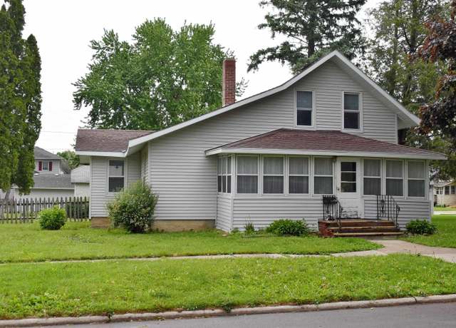 Property at 621 Oak St, Osage, IA 50461, 3 beds, 1 bath