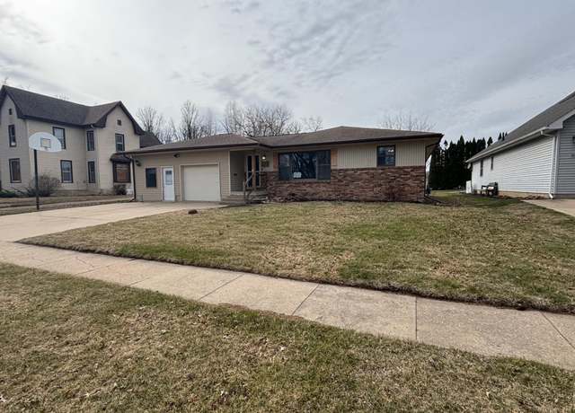 Property at 709 Locust St, Laporte City, IA 50651, 3 beds, 3.5 baths