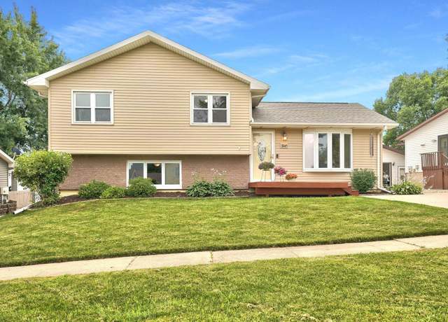Property at 3945 Valdez Dr, Waterloo, IA 50701, 3 beds, 1.5 baths