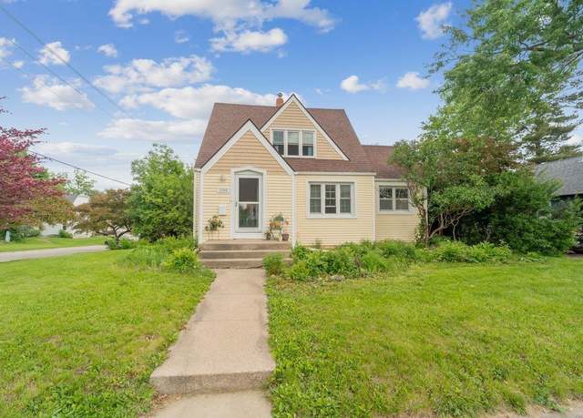 Property at 2204 Washington St, Cedar Falls, IA 50613, 2 beds, 1 bath