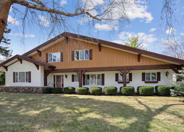 Property at 3376 Inverness Rd, Waterloo, IA 50701, 4 beds, 2 baths