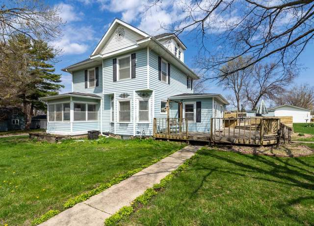 Property at 303 Jefferson St, Hudson, IA 50643, 4 beds, 2 baths