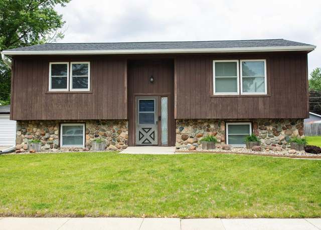 Property at 2561 Gloria Drive Dr, Waterloo, IA 50701, 3 beds, 2 baths