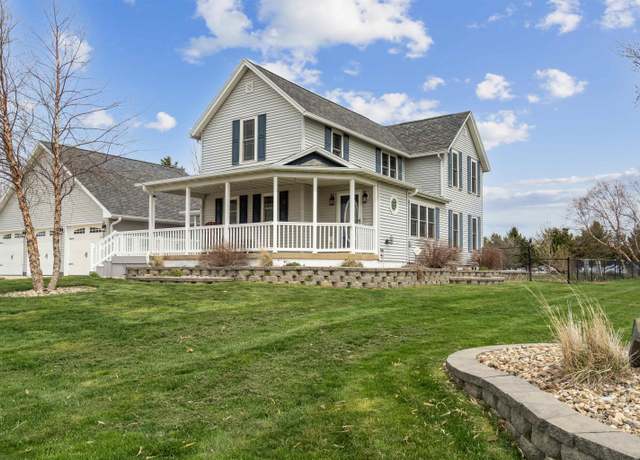 Property at 2195 108th St St, Hazleton, IA 50641, 3 beds, 2.5 baths