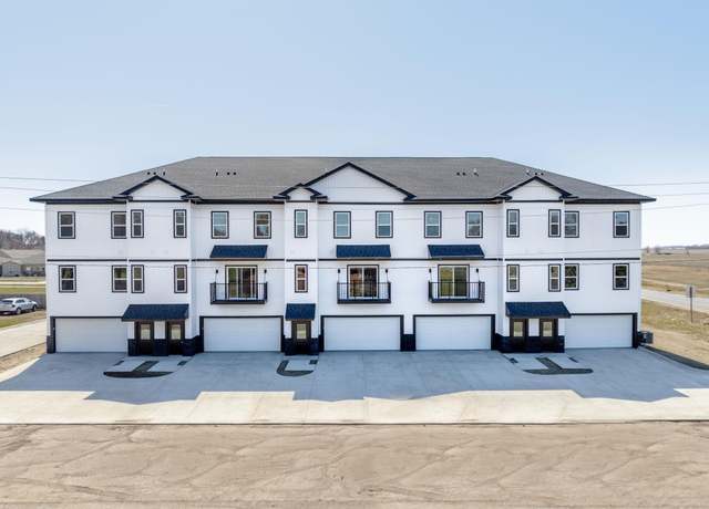 Property at 895 W 8th St #3, Garner, IA 50438, 2 beds, 2.5 baths
