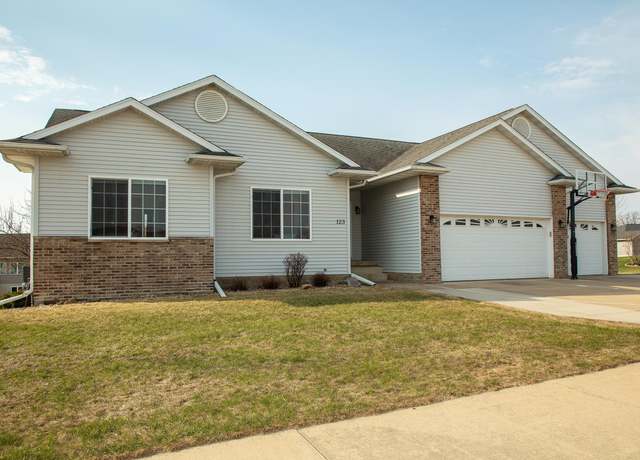 Property at 123 SW 16th Ave Ave, Waverly, IA 50677, 4 beds, 3 baths