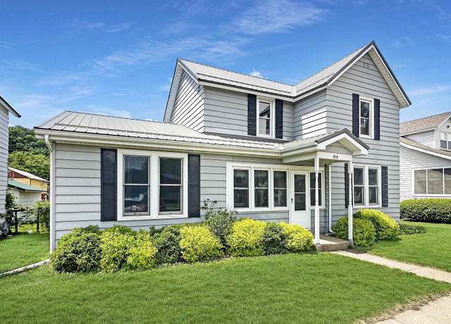 Property at 814 S 2nd St, Guttenberg, IA 52052, 4 beds, 1 bath