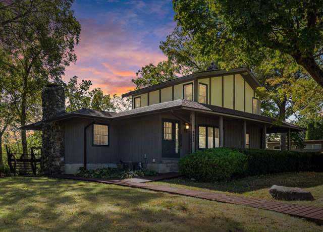 Property at 2217 Grand Blvd, Waterloo, IA 50701, 2 beds, 1.5 baths
