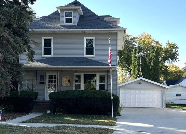 Property at 511 E Main St, New Hampton, IA 50659, 4 beds, 2 baths