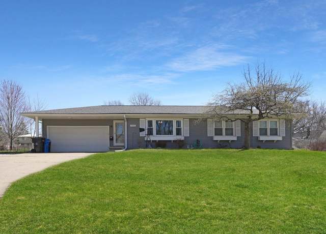 Property at 3312 Pridemore Dr, Cedar Falls, IA 50613, 4 beds, 2 baths