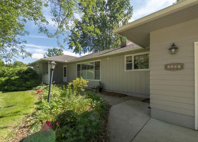 Property at 2227 Terrace Dr, Cedar Falls, IA 50613, 3 beds, 2 baths