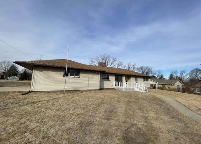 Property at 20 Hillside Drive West Dr, Oelwein, IA 50662, 3 beds, 1 bath