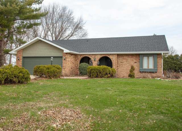 Property at 1306 Olympic Dr, Waterloo, IA 50701, 3 beds, 2.5 baths