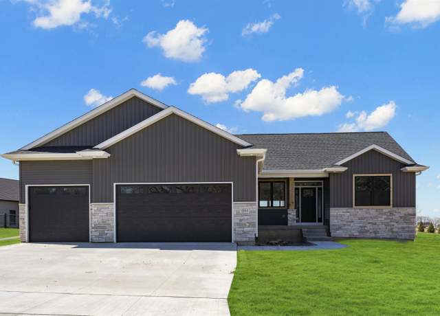 Property at 200 Eagle Ridge Dr, Waverly, IA 50677, 5 beds, 3.5 baths