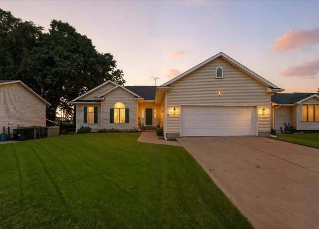 Property at 1023 Barnett Dr, Cedar Falls, IA 50613, 5 beds, 3 baths