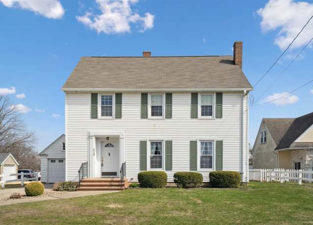 Property at 418 Commercial St, Strawberry Point, IA 52076, 5 beds, 2.5 baths