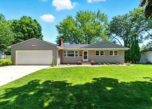 Property at 1219 South Hill Dr, Waterloo, IA 50701, 3 beds, 2 baths