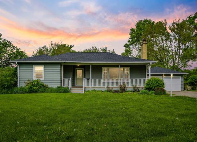 Property at 1364 Prospect Blvd, Waterloo, IA 50701, 3 beds, 2 baths