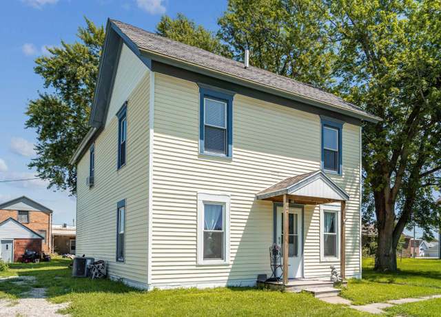 Property at 308 Crisman St, Dysart, IA 52224, 3 beds, 2 baths